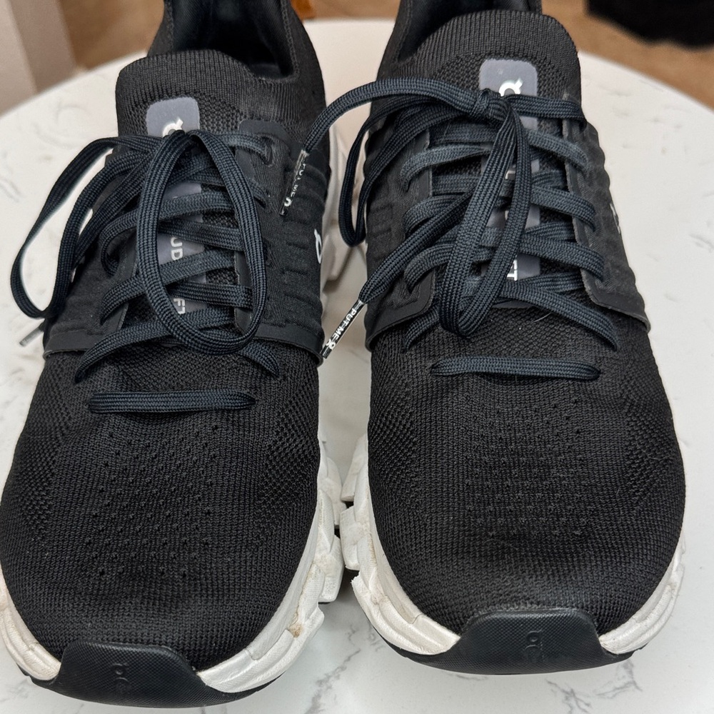 On Running Cloudtec Black and White Athletic Shoes 9.5 - Picture 2 of 9